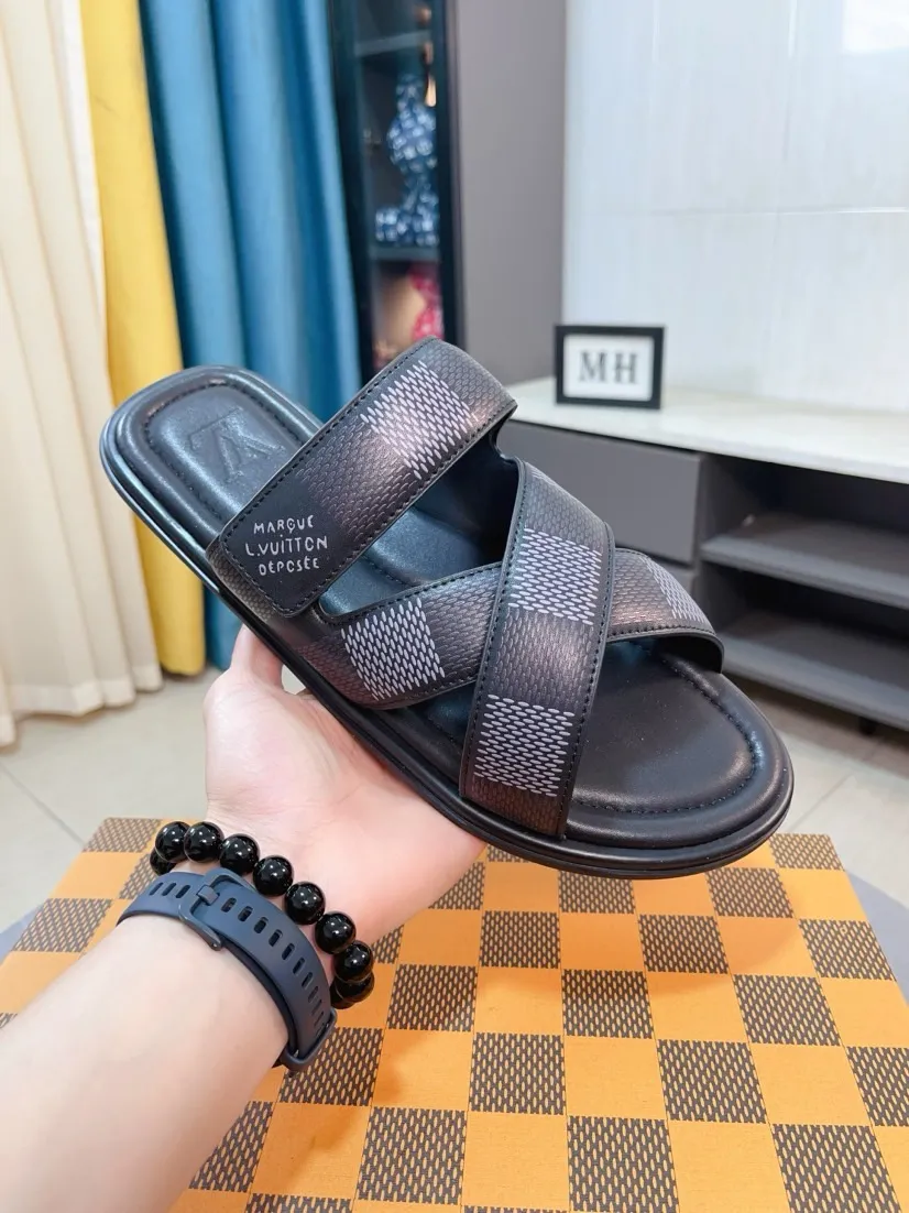 Men's shoes 💰380🌹🌹 (lv-Louis Vuitton) New men's slippers, high-end boutique, exquisite embossed logo decoration on the upper, fine workmanship, super soft soles, casual, loose and comfortable, a must-have in summer! \nsize：38-44